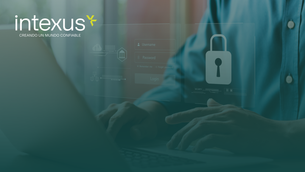 Persona en un computador e íconos de seguridad en la web.